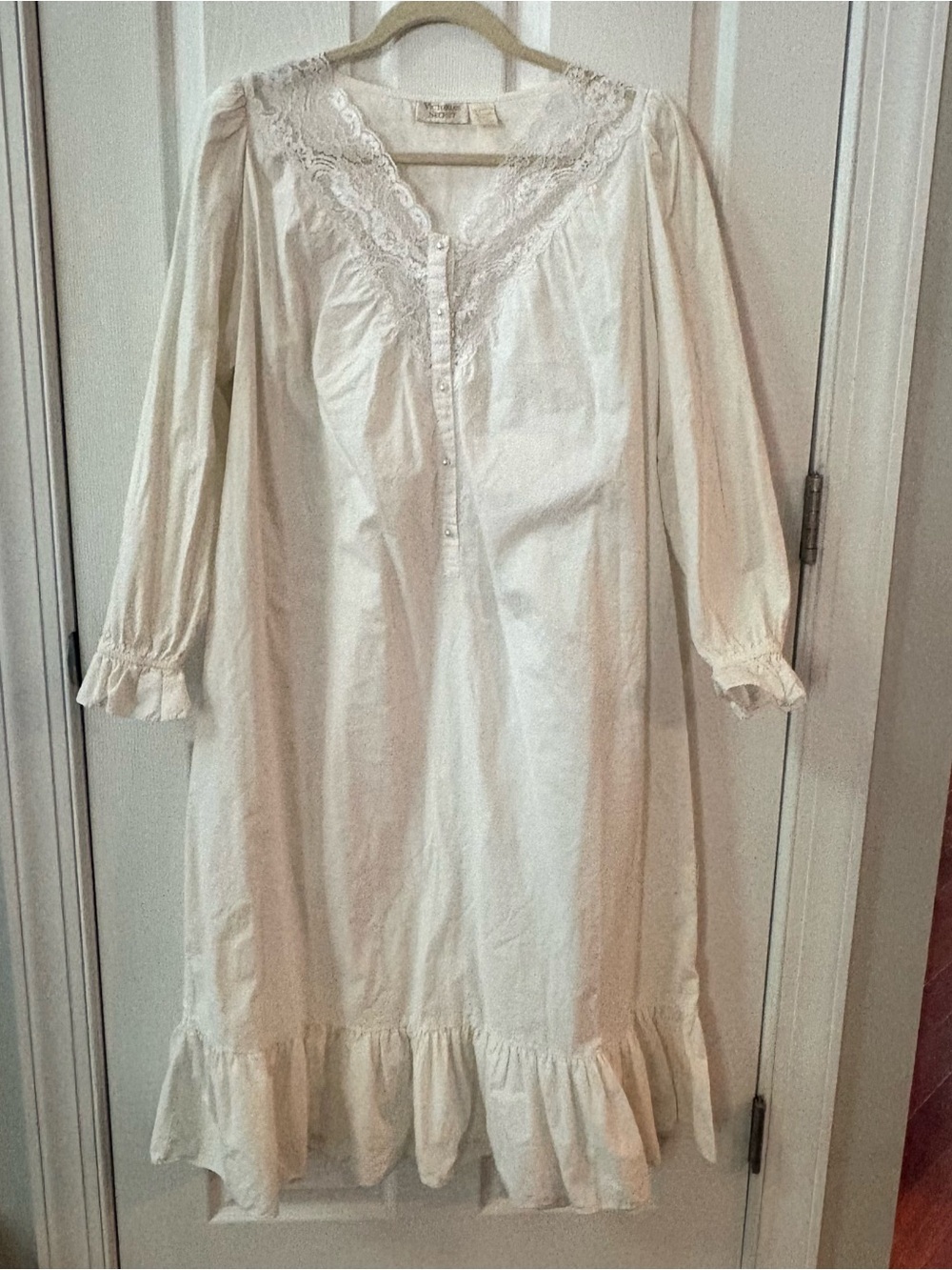 Vintage  Victoria’s Secret Gold Label Lace Trim Nightgown White Cotton
